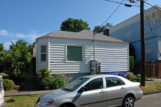 2921 SE Alder St in Portland, OR - Building Photo - Building Photo