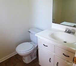 1028 Woodbury Pl in Gonzalez, FL - Building Photo - Building Photo