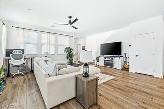 2734 Fantoni St in Henderson, NV - Building Photo - Building Photo