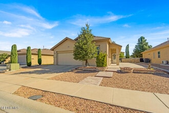 3220 Scarlet Point Dr in El Paso, TX - Building Photo - Building Photo