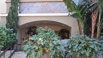 6020 Seabluff Dr, Unit 423 in Los Angeles, CA - Building Photo - Building Photo