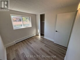 4422 Huron St in Niagara Falls, ON - Building Photo