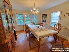 58 Longfellow Rd in Wellesley, MA - Foto de edificio - Building Photo