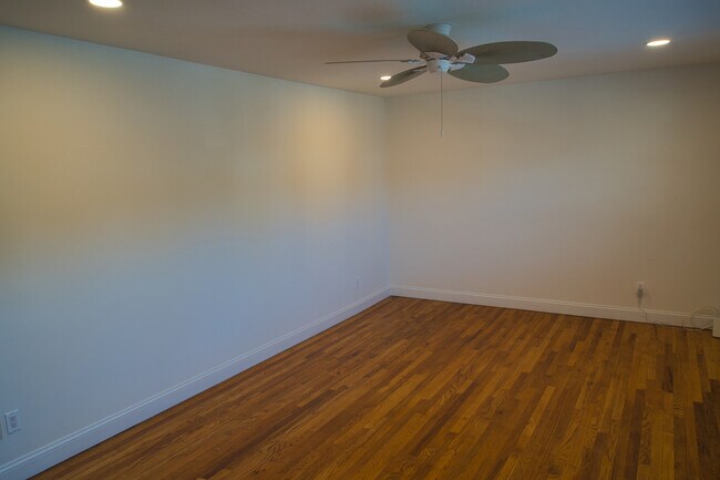 364 Westwood Ave, Unit 41 in Long Branch, NJ - Foto de edificio - Building Photo