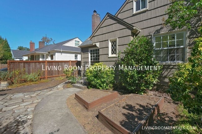 5026 N Commercial Ave in Portland, OR - Building Photo - Building Photo