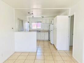 732 Santa Barbara Pl in San Diego, CA - Building Photo