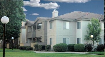 Somerset Apartments in Chino, CA - Foto de edificio - Building Photo