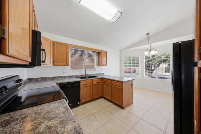 18837 N 43rd Pl in Phoenix, AZ - Building Photo - Building Photo