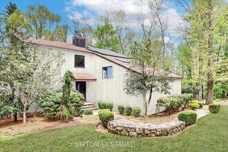 6 Kristy Dr in Bethel, CT - Foto de edificio - Building Photo