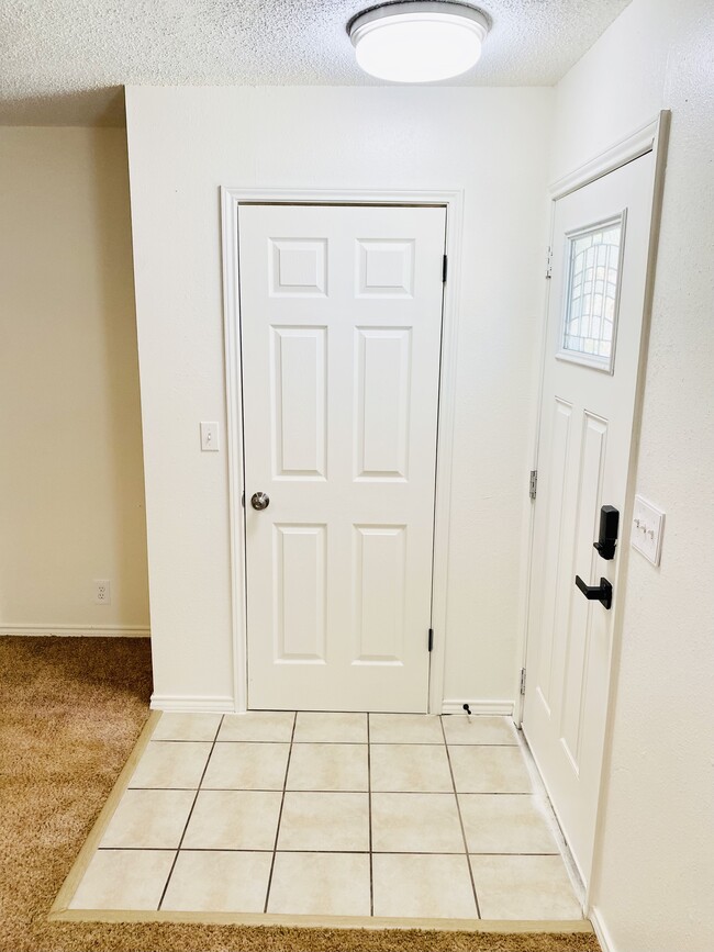 1020 Greg St in Azle, TX - Building Photo - Building Photo