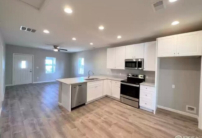 323 Douglas St in Sterling, CO - Building Photo - Building Photo