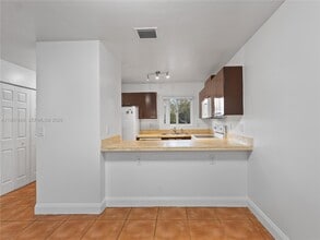 6205 SW Kendale Lakes Cir in Miami, FL - Building Photo - Building Photo