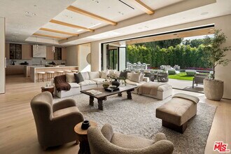 10386 Strathmore Dr in Los Angeles, CA - Building Photo - Building Photo