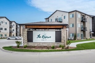 The Reserve on 77 in Lincoln, NE - Building Photo