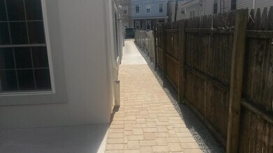 112 39th St, Unit 1 in Union City, NJ - Foto de edificio - Building Photo