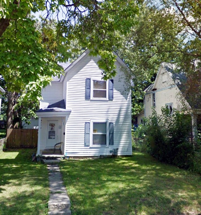 property at 2808 S Elm St