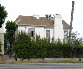 355 S McCarty Dr in Beverly Hills, CA - Building Photo - Building Photo