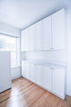 658 W Oakdale Ave-Unit -1C in Chicago, IL - Building Photo - Building Photo