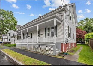 10 Lincoln Ave, Unit 12 Lincoln in Bristol, RI - Foto de edificio - Building Photo