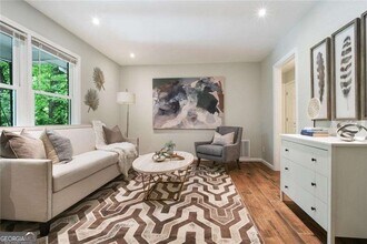 2897 White Oak Dr in Decatur, GA - Building Photo - Building Photo