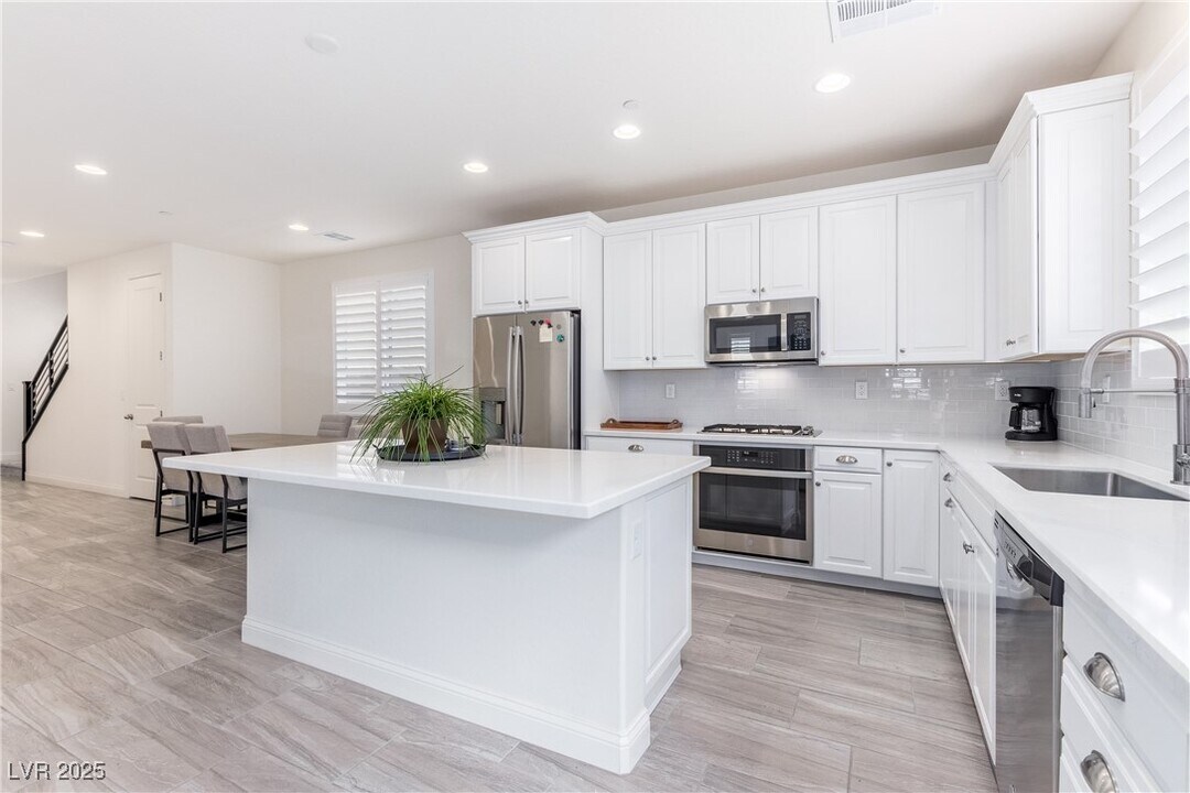360 Espressivo St in Henderson, NV - Building Photo