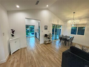 502 N Avon St in Burbank, CA - Building Photo - Building Photo