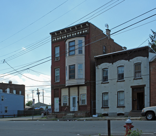 521 1st St in Troy, NY - Building Photo - Building Photo