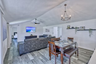 6709 35th Ave W in Bradenton, FL - Building Photo