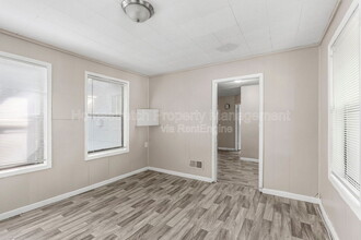 10224 Lord Dr in St. Louis, MO - Building Photo - Building Photo