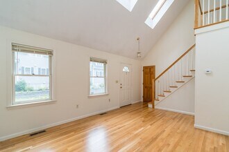 4 Randall Ct in Natick, MA - Building Photo - Building Photo