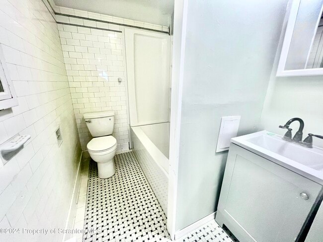 433 Boulevard Ave in Dickson City, PA - Building Photo - Building Photo