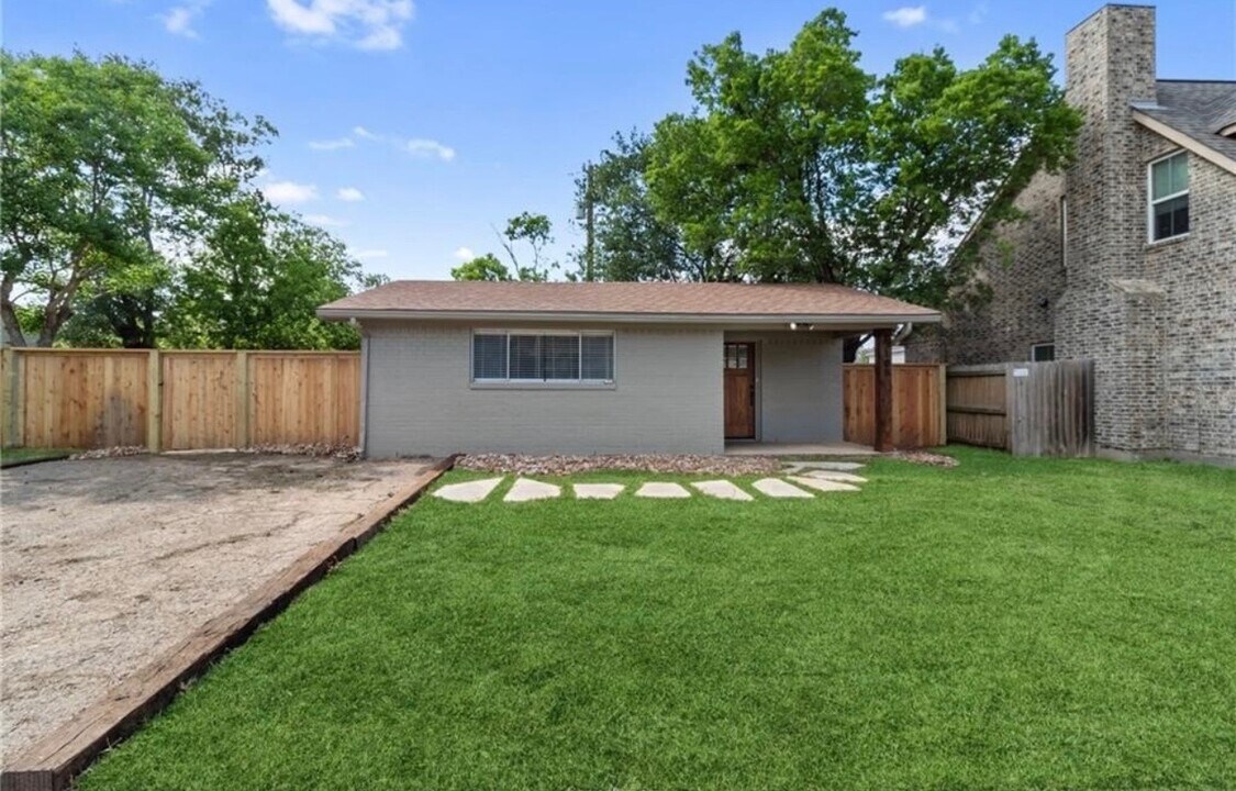 108 Lynn Dr in Bryan, TX - Building Photo