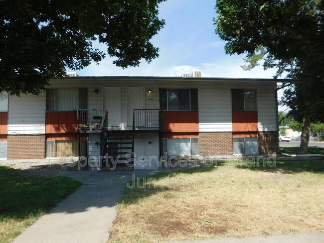 property at 2860 Elm Cir
