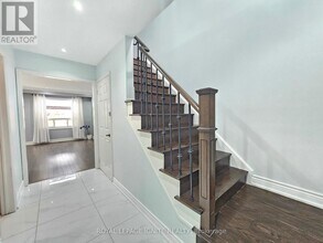 17 St Emilion Way in Toronto, ON - Building Photo - Building Photo