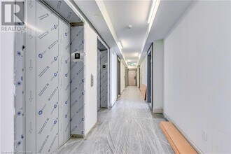 370 Martha St in Burlington, ON - Building Photo - Building Photo