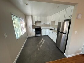 4721 Choctaw Dr in San Diego, CA - Building Photo