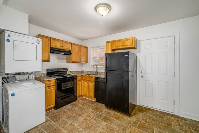 Commerce Street in Petersburg, VA - Foto de edificio - Interior Photo