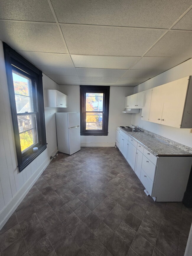 1108 Broadway, Unit Apt 2 in Fountain Hill, PA - Building Photo - Building Photo