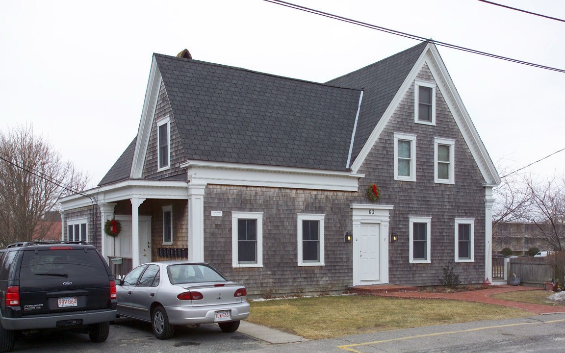 63 Pleasant St in Hyannis, MA - Building Photo