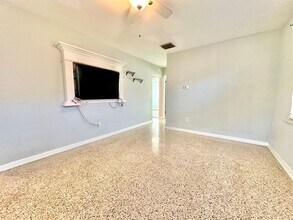 528 E Center St in Tarpon Springs, FL - Building Photo - Building Photo