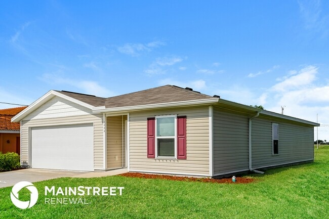 1444 NW 31st Ave in Cape Coral, FL - Building Photo - Building Photo