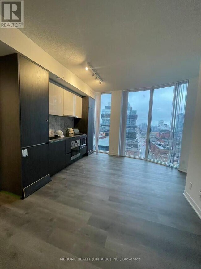 180 Front St E in Toronto, ON - Building Photo - Building Photo