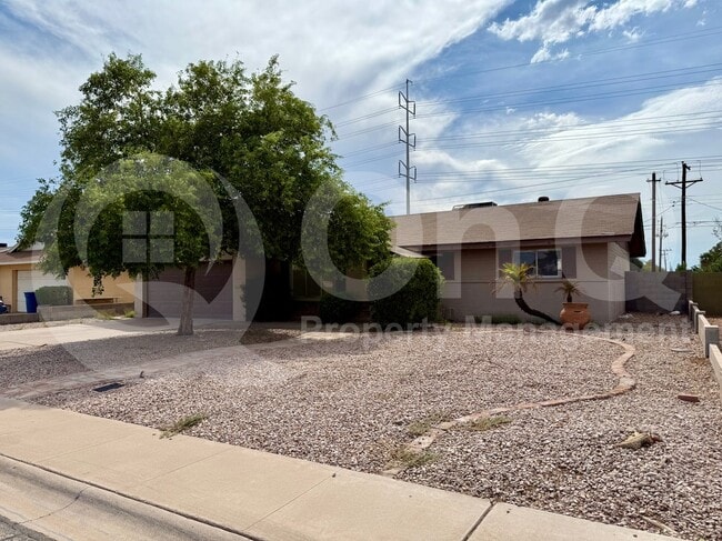property at 3006 S Dromedary Dr
