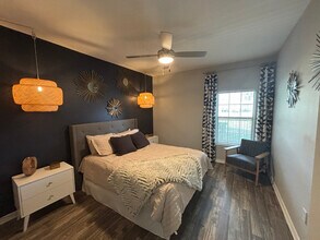 4925 Cromwell Dr in Kyle, TX - Foto de edificio - Building Photo