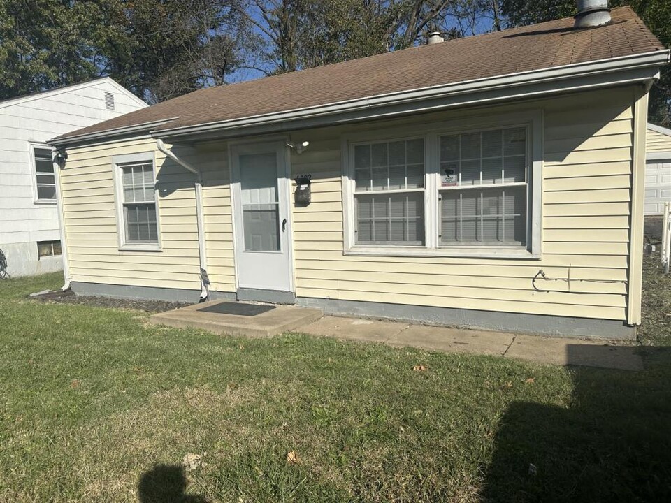 6302 Washington Ave in Berkeley, MO - Foto de edificio