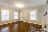 325 Natalen Ave in San Antonio, TX - Building Photo - Building Photo