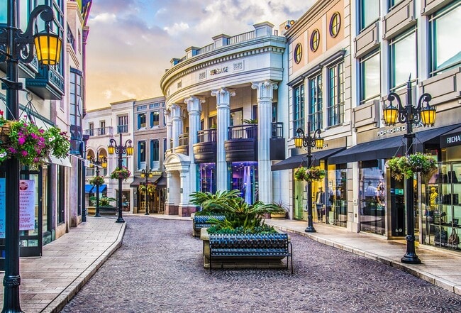 145 S Elm Dr in Beverly Hills, CA - Building Photo - Building Photo