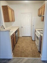 7123 S Durango Dr in Las Vegas, NV - Building Photo - Building Photo