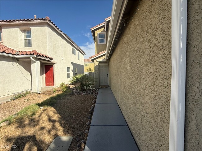 382 Silverado Pines Ave in Las Vegas, NV - Building Photo - Building Photo