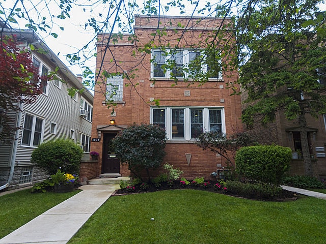 1031 Wesley Ave, Unit 1 in Evanston, IL - Building Photo